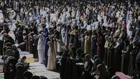 Bagi umat Muslim, bulan Ramadan, terutama malam Lailatulqadar, merupakan kesempatan untuk memperkuat ketakwaan dan meningkatkan ibadah.  