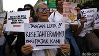 Gerakan Suara Ibu Indonesia juga menyatakan dukungan bagi perjuangan mahasiswa dan masyarakat sipil lainnya yang menolak meluasnya pengaruh tentara ke wilayah sipil. Foto: Ari Saputra/detikcom