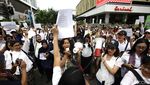 Usai Mahasiswa, Giliran Emak-emak Gelar Aksi Tolak UU TNI