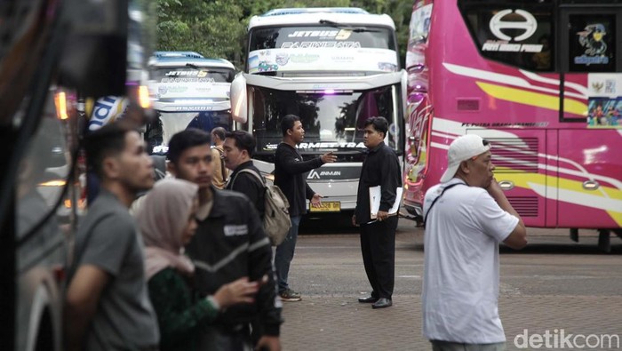 Ribuan warga mengikuti mudik gratis dengan bus. Sebanyak 8.500 pemudik hendak melepas rindu ke kampung halaman masing-masing.