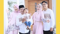 Atalia menikah dengan Ridwan Kamil pada tahun 1996. Keduanya dikarunia 3 orang anak yaitu (almarhum) Emeril Khan Mumtadz, Camillia Laetitia Azzahra, dan Arkana Aidan Misbach. Foto: Instagram ataliapr