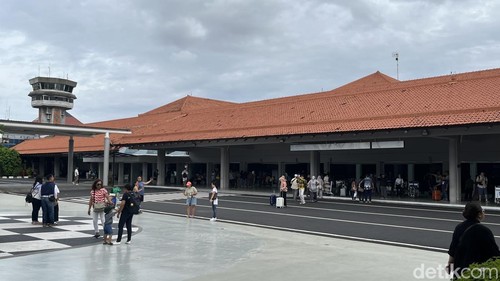Suasana Bandara Internasional I Gusti Ngurah Rai, Badung, pada Jumat (28/3/2025).