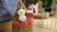Inspirasi Kewkacha dalam membuat dessert dipengaruhi latarnya yang istimewa. Ia pernah tinggal di Jepang, Singapura, dan London. Foto: Instagram dej_kewkacha
