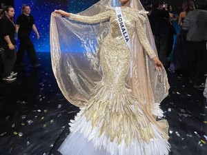 Dulu Wanita Berhijab Pertama di Miss Universe, Khadija Omar Kini Lepas Hijab