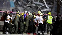 Puluhan orang lainnya mengalami luka-luka dalam insiden tersebut.