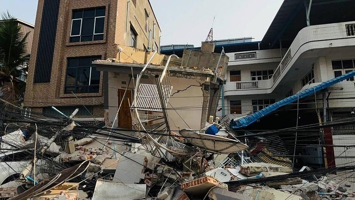 Gempa bumi dahsyat melanda Myanmar dan Thailand menewaskan hampir 150 orang dan melukai ratusan orang. Puluhan orang lainnya terperangkap di dalam bangunan yang runtuh dan jumlah korban tewas diperkirakan akan meningkat.