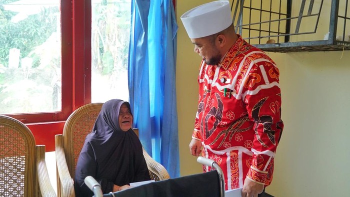 Gubernur Bengkulu Helmi Hasan