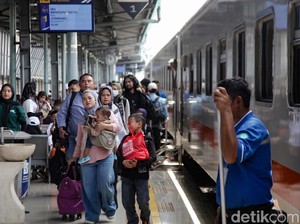 Video: H-2 Lebaran, 27.934 Pemudik Berangkat dari Stasiun Pasar Senen