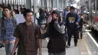 PT KAI Daop 1 Jakarta memproyeksikan jumlah penumpang yang mudik Lebaran 2025 menggunakan moda kereta api mencapai 784.402 orang. Proyeksi tersebut diperkirakan selama masa angkutan lebaran, yakni mulai 21 Maret hingga tanggal 11 April.