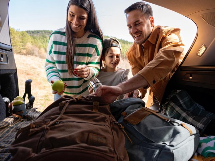 Ilustrasi keluarga mudik.