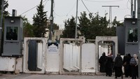 Mayoritas warga yang diijinkan masuk Masjid Al-Aqsa adalah lansia dan kaum wanita.