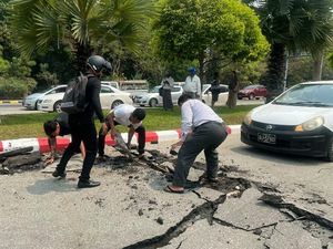 Dahsyatnya Gempa Myanmar: Bekas Istana-Jembatan 90 Tahun Runtuh