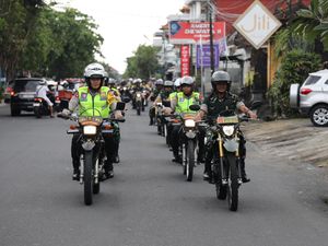 Kapolda Bali dan Pangdam IX/Udayana Patroli Motor Bersama