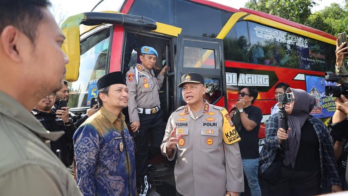 Kapolda Kalsel Irjen Pol Rosyanto Yudha bersama Wakil Gubernur Kalsel Hasnuryadi Sulaiman.