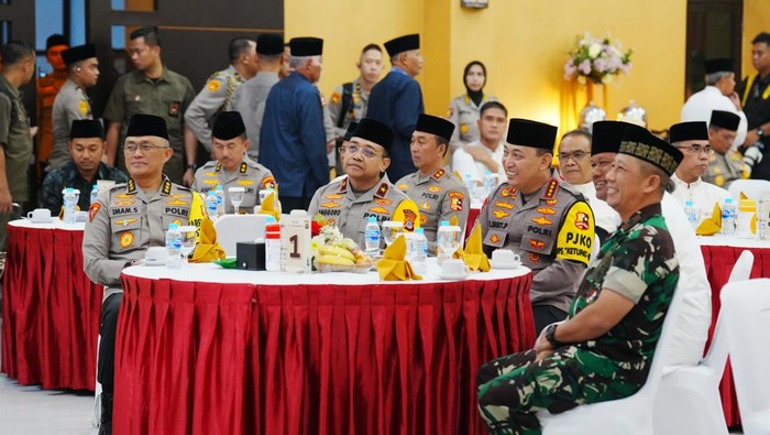 Kapolri Jenderal Listyo Sigit Prabowo menghadiri Safari Ramadan di Polda DIY. Acara tersebut turut diisi kegiatan pemberian santunan kepada anak yatim. (dok Istimewa)