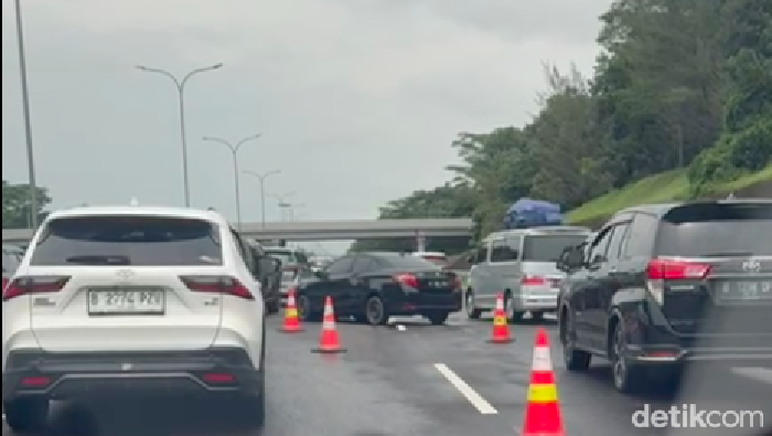 Kecelakaan terjadi di Tol Cikopo-Palimanan (Cipali) pada siang ini. Petugas sudah ada di lokasi untuk menangani kecelakaan. (Ahmad Toriq/detikcom)