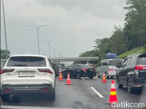 Kecelakaan Sedan di Tol Cipali Km 98, Petugas Turun Tangan