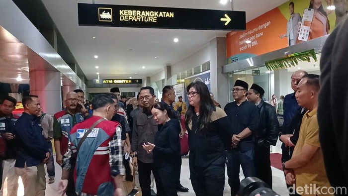 Kepala dan Wakil Kepala BP Batam tinjau kesiapan arus mudik di Pelabuhan Sekupang .(Alamudin/detikcom)