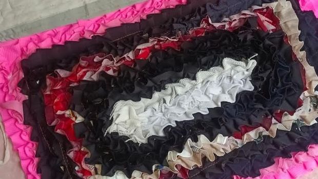 Keset kaki bertuliskan penggalan ayat Al-Qur'an dijual di Bolsel, Sulut. Dokumen Istimewa