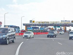 Video: H+8 Lebaran, Arus Lalin di GT Cileunyi Masih Ramai