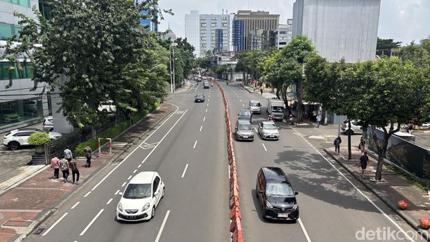 Lalin di kawasan Bundaran Waru, A. Yani, dan Basuki Rahmat Surabaya