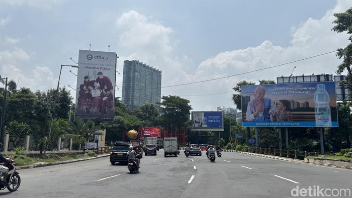 Lalin di kawasan Bundaran Waru, A. Yani, dan Basuki Rahmat Surabaya