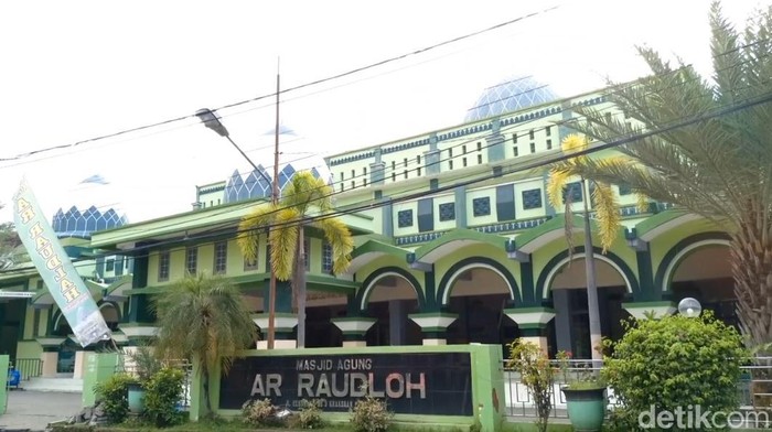 Masjid Agung Ar-Raudloh Probolinggo.