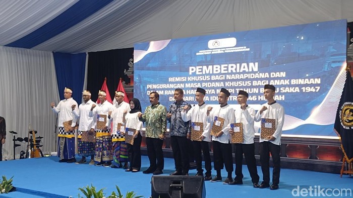 Menteri Imigrasi dan Pemasyarakatan Agus Andrianto pada acara pemberian remisi khusus Hari Raya Nyepi dan Idul Fitri di Lapas Kelas IIA Cibinong, Bogor, Jumat (28/3/2025).
