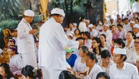 Pawai Ogoh-ogoh adalah tradisi yang dilakukan menjelang Hari Raya Nyepi.
