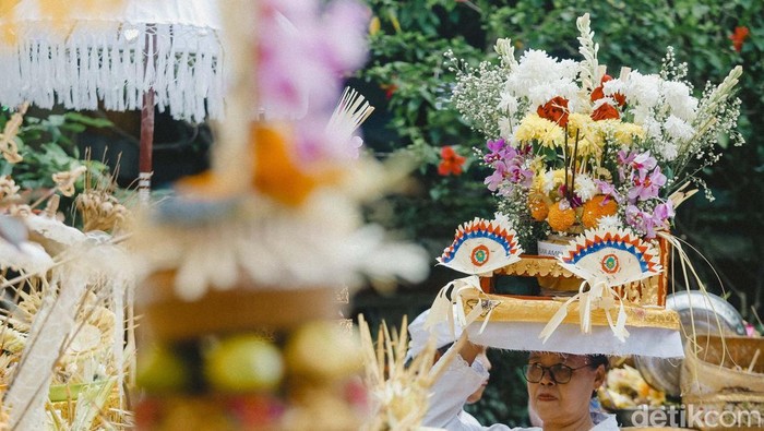 Pawai ogoh-ogoh digelar di Cinere, Depok, Jawa Barat, Jumat (28/3). Pawai yang menampilkan lebih dari lima ogoh-ogoh itu digelar dalam rangka memperingati Hari Raya Nyepi 2025.