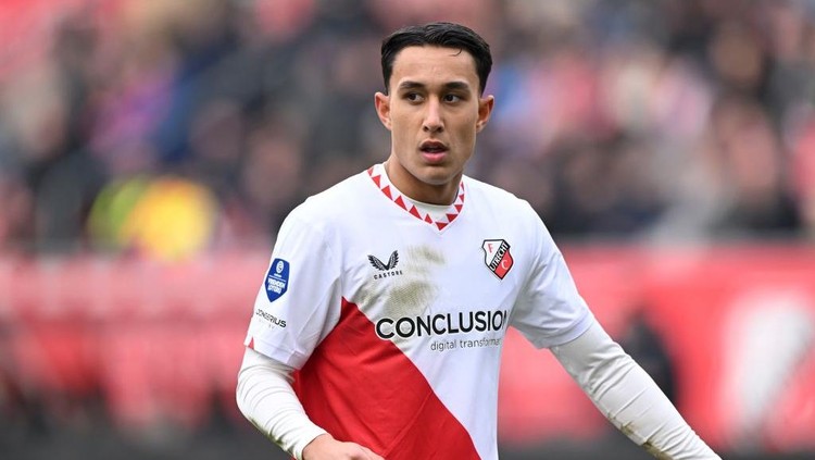 Miliano Jonathans UTRECHT - Miliano Jonathans of FC Utrecht during the Dutch Eredivisie match between FC Utrecht and Almere City FC at stadium Galgenwaard on Feb. 9, 2025 in Utrecht, Netherlands. ANP GERRIT VAN KEULEN (Photo by ANP via Getty Images)