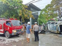 Mobil Tabrak Kios Bensin di Kupang, Ludes Terbakar