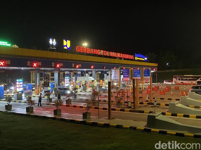 One way di GT Kalikangkung, Kecamatan Ngaliyan, Semarang, Kamis (27/3/2025) malam.