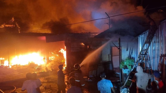 Pabrik kerupuk di Desa Pasuruan Lor, Kecamatan Jati, Kudus, ludes terbakar, Jumat (28/3/2025).