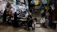 Warga Palestina di Yerusalem mulai mempersiapkan diri menyambut Lebaran 2025.