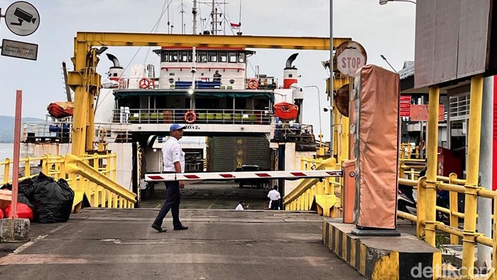 Pelabuhan Ketapang Banyuwangi tutup