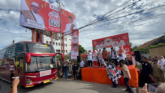 PKS lepas peserta mudik gratis ke Sumbar dan Jateng