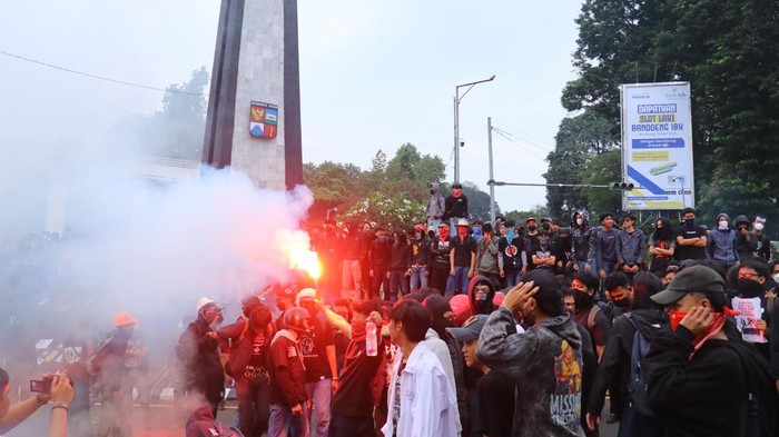 Polisi bubarkan bubar demo anarkis di Bogor