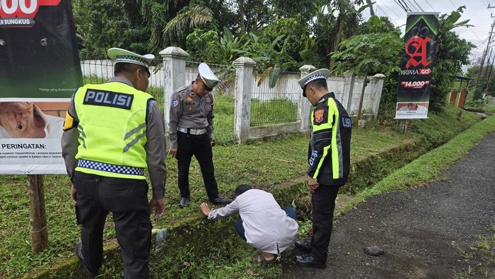 Polisi olah TKP kecelakaan di Lubuklinggau