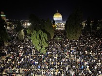 Warga Palestina Iktikaf di Masjid Al Aqsa