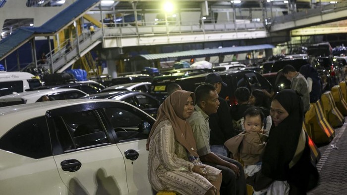 Potret Suasana Mudik H-3 Lebaran di Berbagai Tempat Jumat 28 Maret 2025 atau H-3 adalah puncak arus mudik 2025. Begini suasana mudik di sejumlah tempat.
