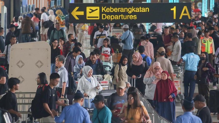 Potret Suasana Mudik H-3 Lebaran di Berbagai Tempat Jumat 28 Maret 2025 atau H-3 adalah puncak arus mudik 2025. Begini suasana mudik di sejumlah tempat.