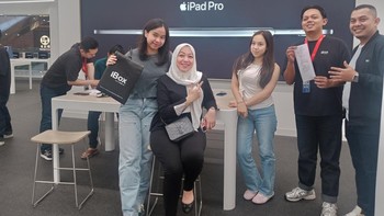 Mereka yang preorder bisa mendapatkan bonus tambahan berupa bebas cicilan hingga 2 bulan dan gratis TechProtec 12 bulan. Foto: Erajaya