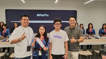 Pemesan juga diberikan case original hanya membayar Rp 10.000. Ada pula kesempatan trade-in cashback hingga Rp 3.000.000 dan hemat hingga Rp 1,5 juta dengan pembayaran dari bank tertentu Foto: Erajaya