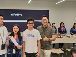 Senyum Apple Fanboy Pesan iPhone 16 yang Lama Dinanti-nanti