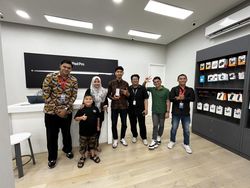 Senyum Apple Fanboy Pesan iPhone 16 yang Lama Dinanti-nanti