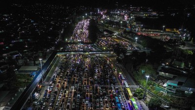 Foto Udara Puncak Arus Mudik di Pelabuhan Merak
