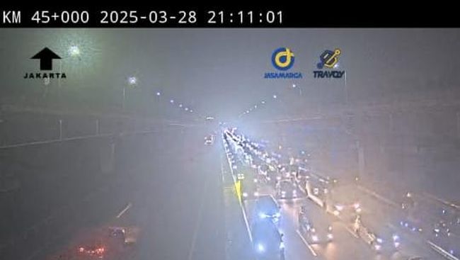 Puncak Arus Mudik: Sejumlah Titik Tol Cikampek Padat