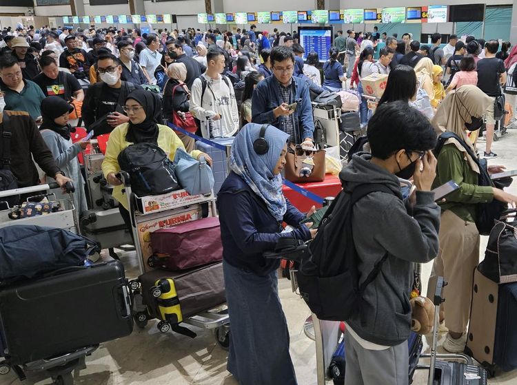 Bandara Soetta Dipadati Pemudik, Begini Potretnya