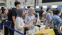 PT Angkasa Pura Indonesia cabang Bandara Soekarno Hatta mencatat puncak harus mudik terjadi pada Jumat (28/3) atau H-3 Idul Fitri 1445 H dengan 1.156 penerbangan.